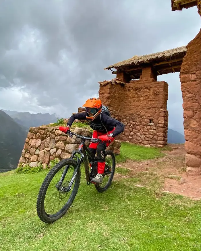 The Inca adobe and stone structures connect mountain biking with the local history.