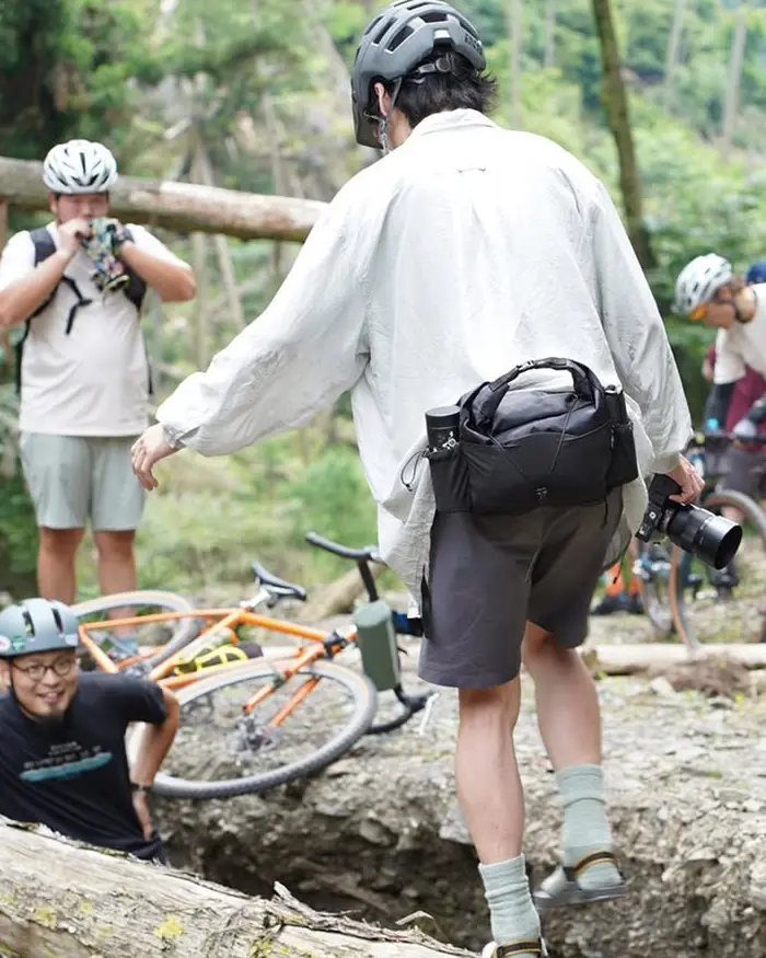 The hip pack lets you carry the essentials without interfering with delicate movements like walking across a log.